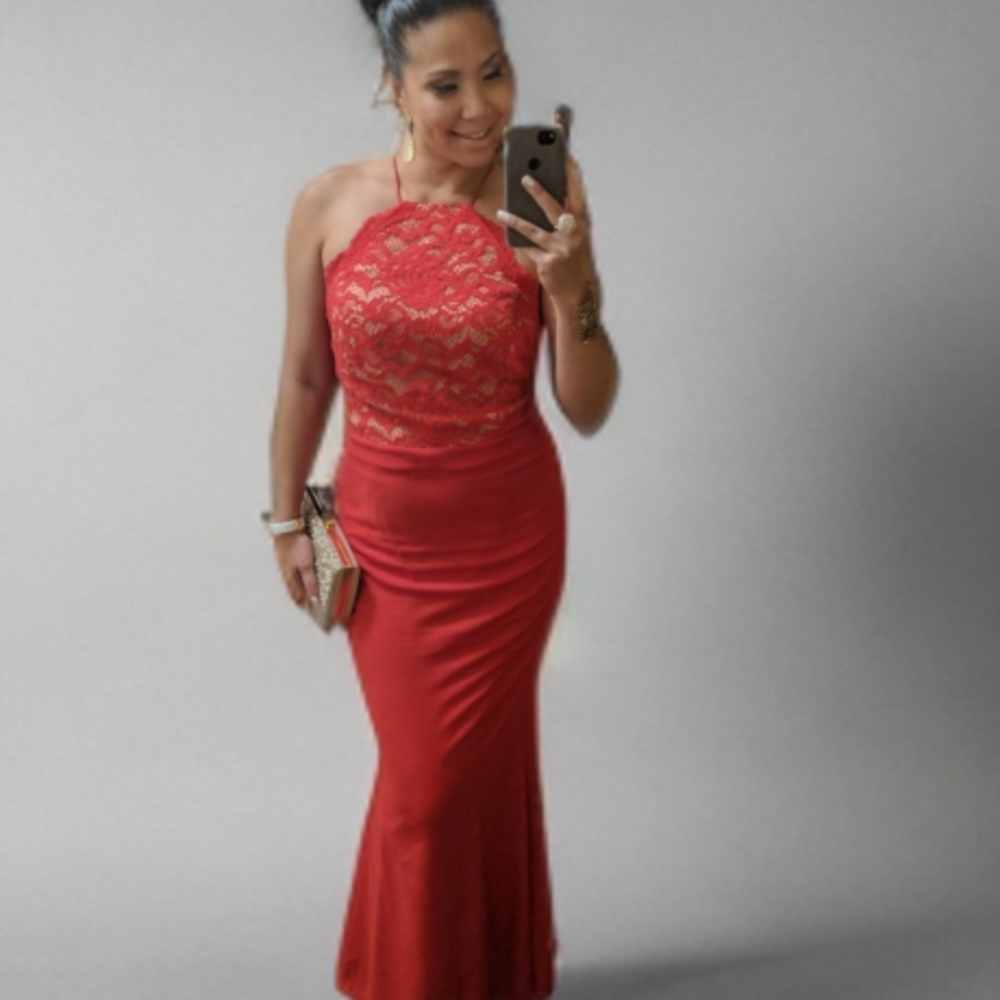 Chic Scarlet Lace Wedding Dress